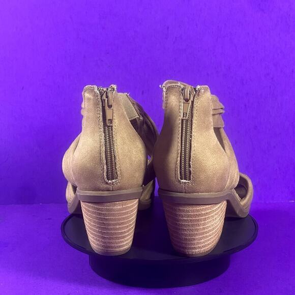Bella Vita Natural Quinnell Ankle Strap Sandal Extra Wide 8.5 -NEW - Picture 4 of 8